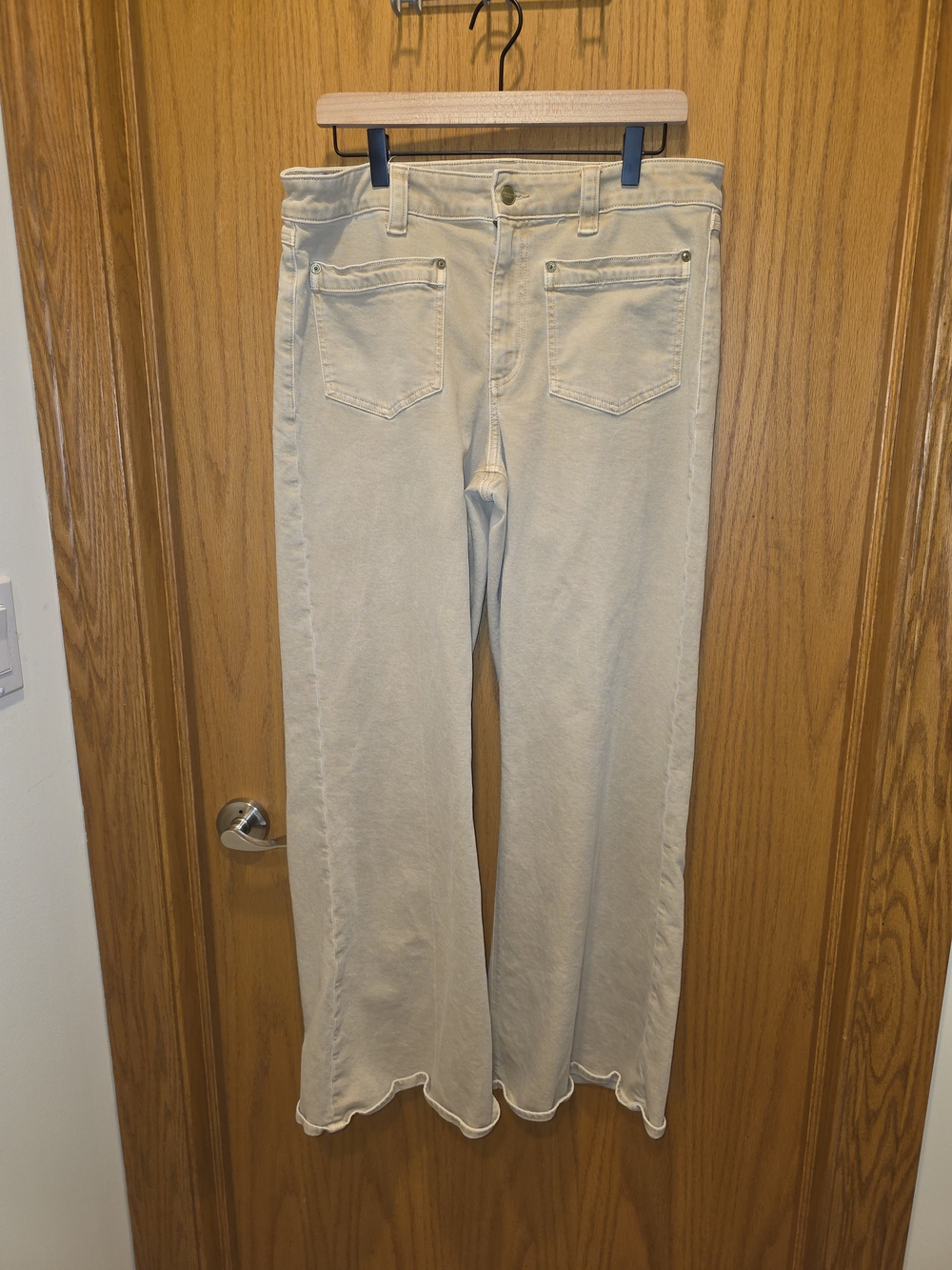 American Eagle Outfitters Cream High Rise Flare ( Worn Once)
